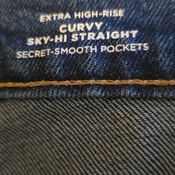 New Old Navy Women's 2 button fly Extra High Rise Curvy Sky-Hi Straight Jeans - Picture 7 of 11